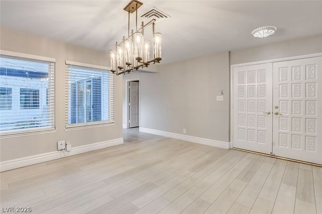 2216 Plaza Del Robles, Las Vegas, NV 89102