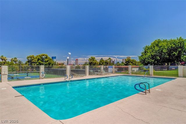 2216 Plaza Del Robles, Las Vegas, NV 89102