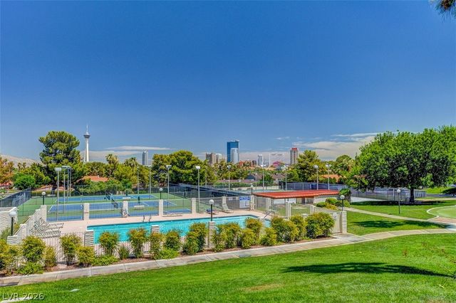 2216 Plaza Del Robles, Las Vegas, NV 89102