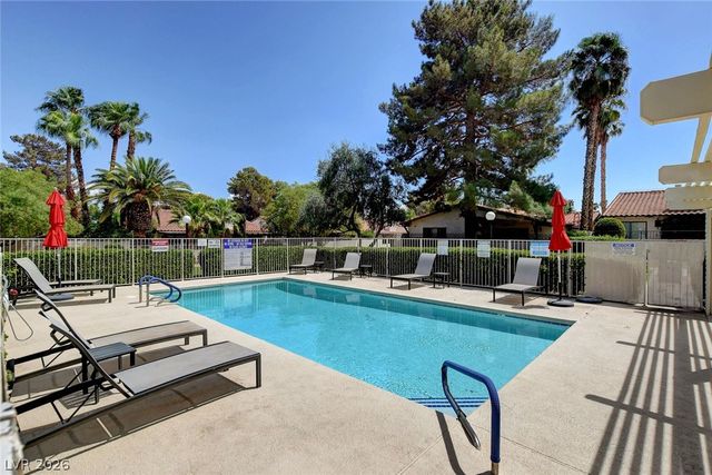 2216 Plaza Del Robles, Las Vegas, NV 89102