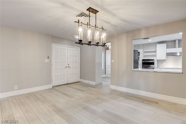 2216 Plaza Del Robles, Las Vegas, NV 89102