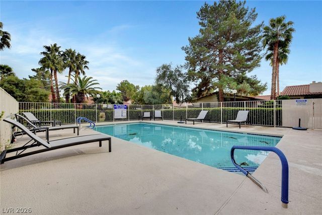 2216 Plaza Del Robles, Las Vegas, NV 89102