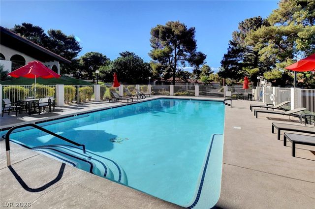 2216 Plaza Del Robles, Las Vegas, NV 89102