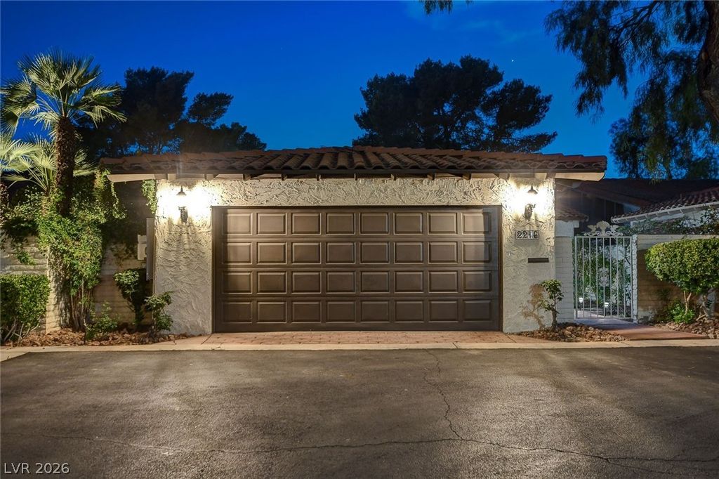 2216 Plaza Del Robles, Las Vegas, NV 89102