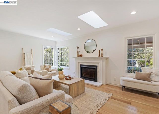 1731 Mountain Blvd, Oakland, CA 94611