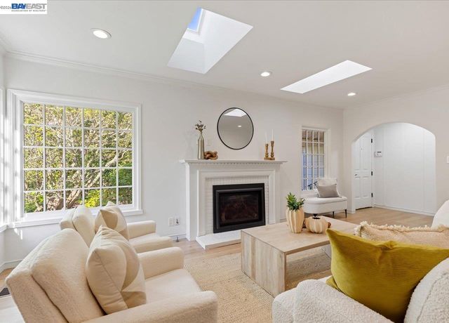 1731 Mountain Blvd, Oakland, CA 94611