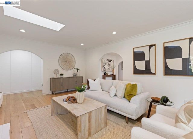 1731 Mountain Blvd, Oakland, CA 94611