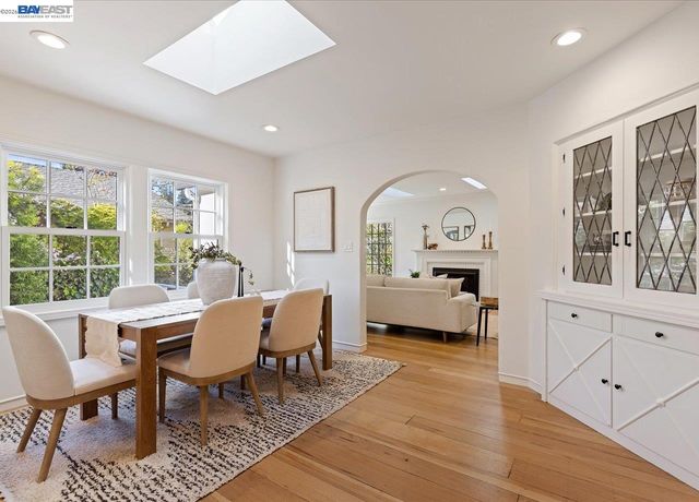 1731 Mountain Blvd, Oakland, CA 94611