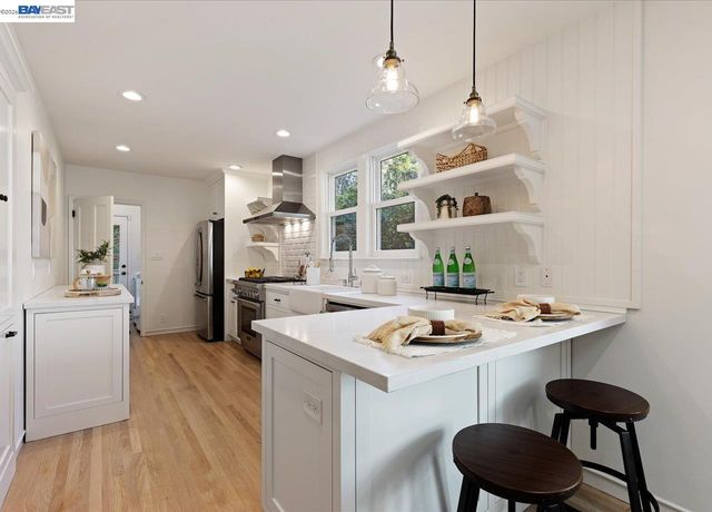 1731 Mountain Blvd, Oakland, CA 94611