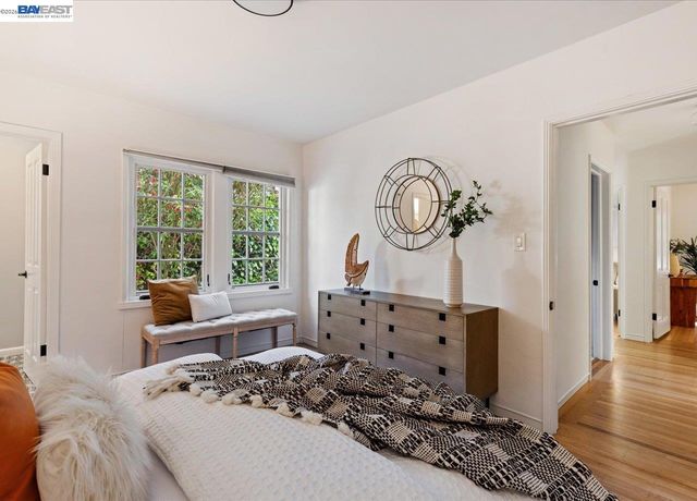 1731 Mountain Blvd, Oakland, CA 94611