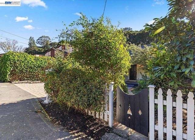 1731 Mountain Blvd, Oakland, CA 94611