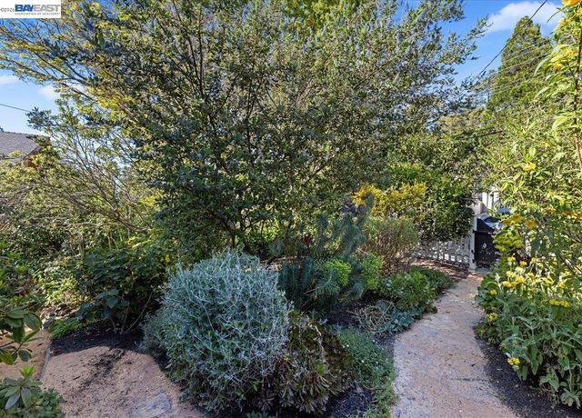 1731 Mountain Blvd, Oakland, CA 94611