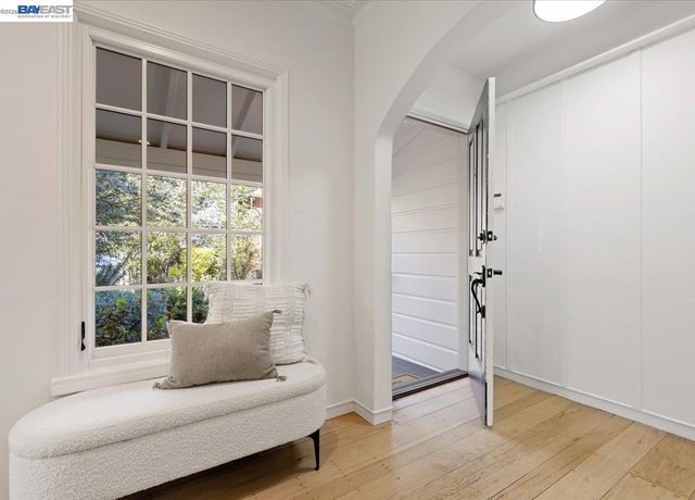 1731 Mountain Blvd, Oakland, CA 94611