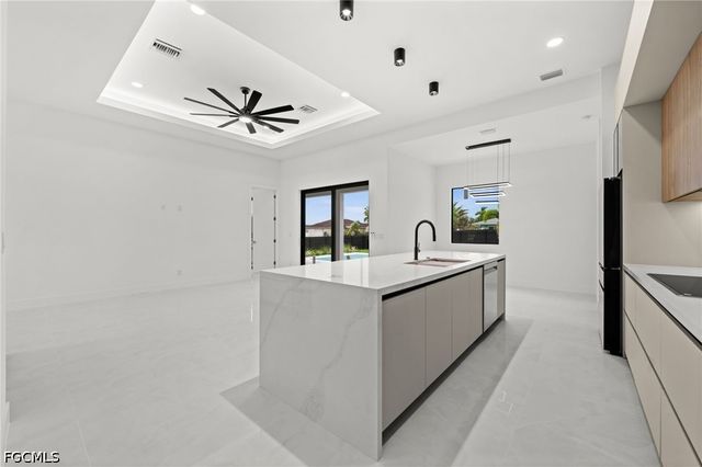 1102 SW 42nd ST, Cape Coral, FL 33914