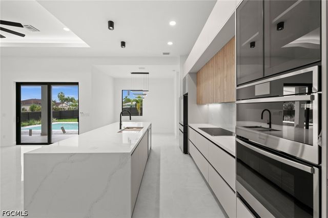 1102 SW 42nd ST, Cape Coral, FL 33914