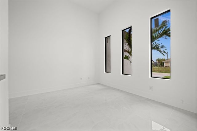 1102 SW 42nd ST, Cape Coral, FL 33914