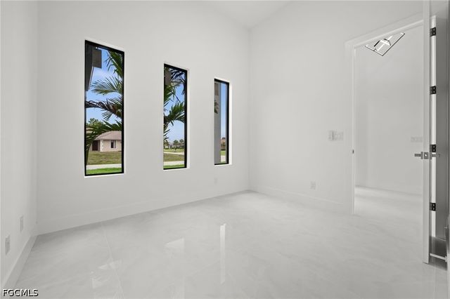 1102 SW 42nd ST, Cape Coral, FL 33914