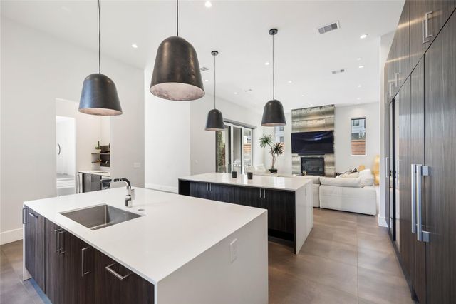 103 Roy, Houston, TX 77007