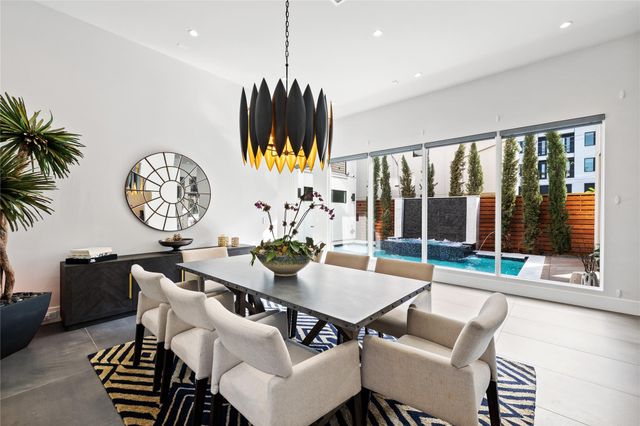 103 Roy, Houston, TX 77007