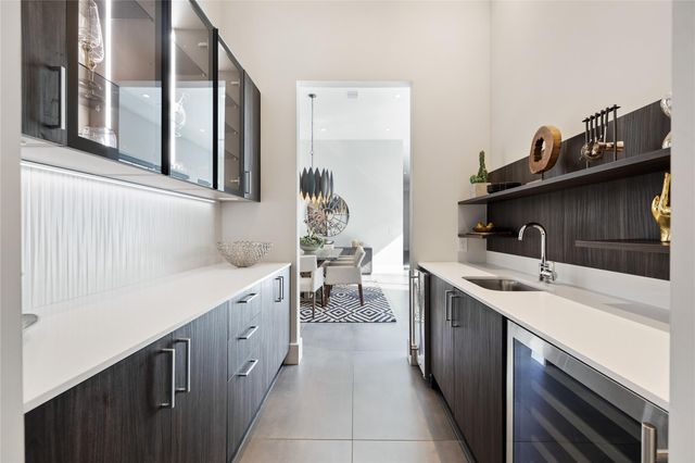 103 Roy, Houston, TX 77007