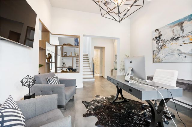 103 Roy, Houston, TX 77007