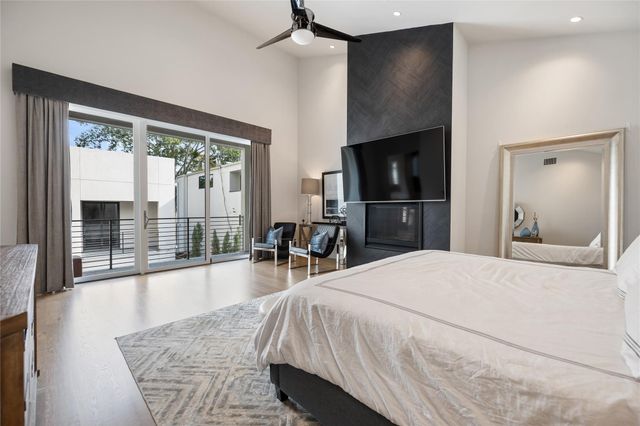 103 Roy, Houston, TX 77007