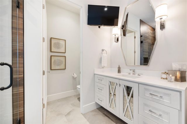 103 Roy, Houston, TX 77007