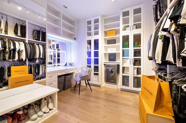 103 Roy, Houston, TX 77007