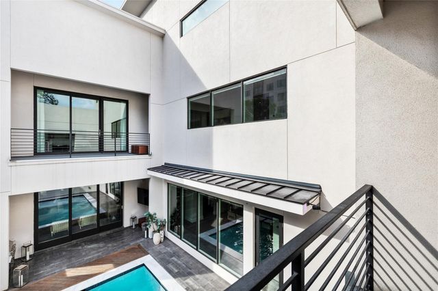 103 Roy, Houston, TX 77007