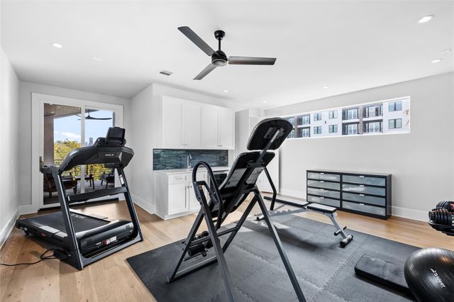 103 Roy, Houston, TX 77007