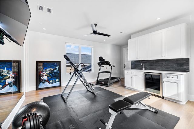 103 Roy, Houston, TX 77007