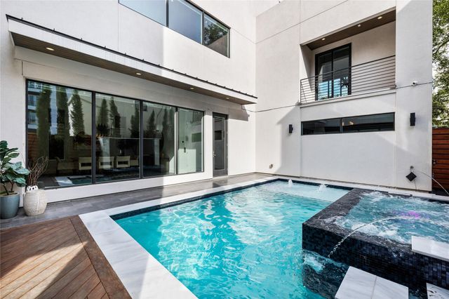 103 Roy, Houston, TX 77007