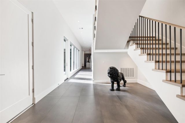 103 Roy, Houston, TX 77007