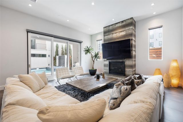 103 Roy, Houston, TX 77007