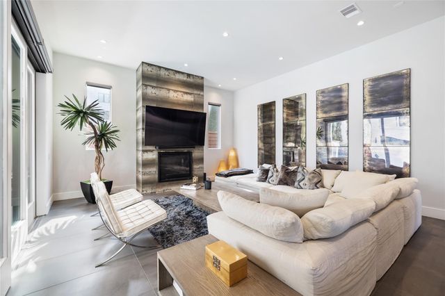 103 Roy, Houston, TX 77007