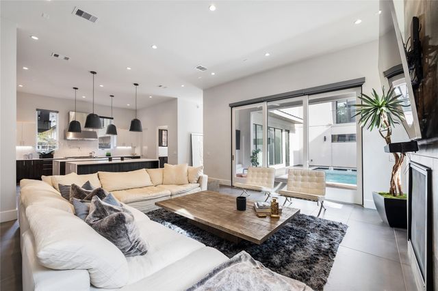 103 Roy, Houston, TX 77007