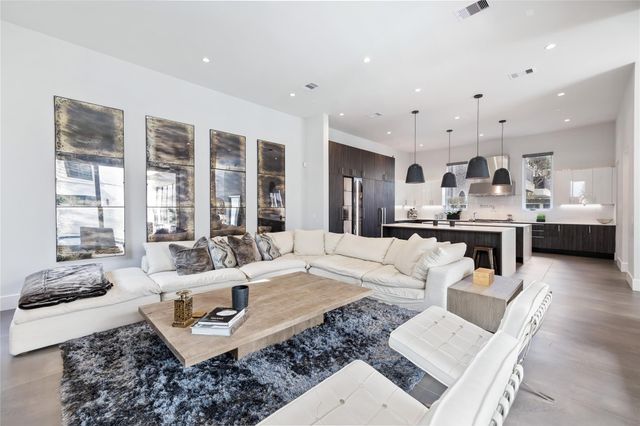 103 Roy, Houston, TX 77007