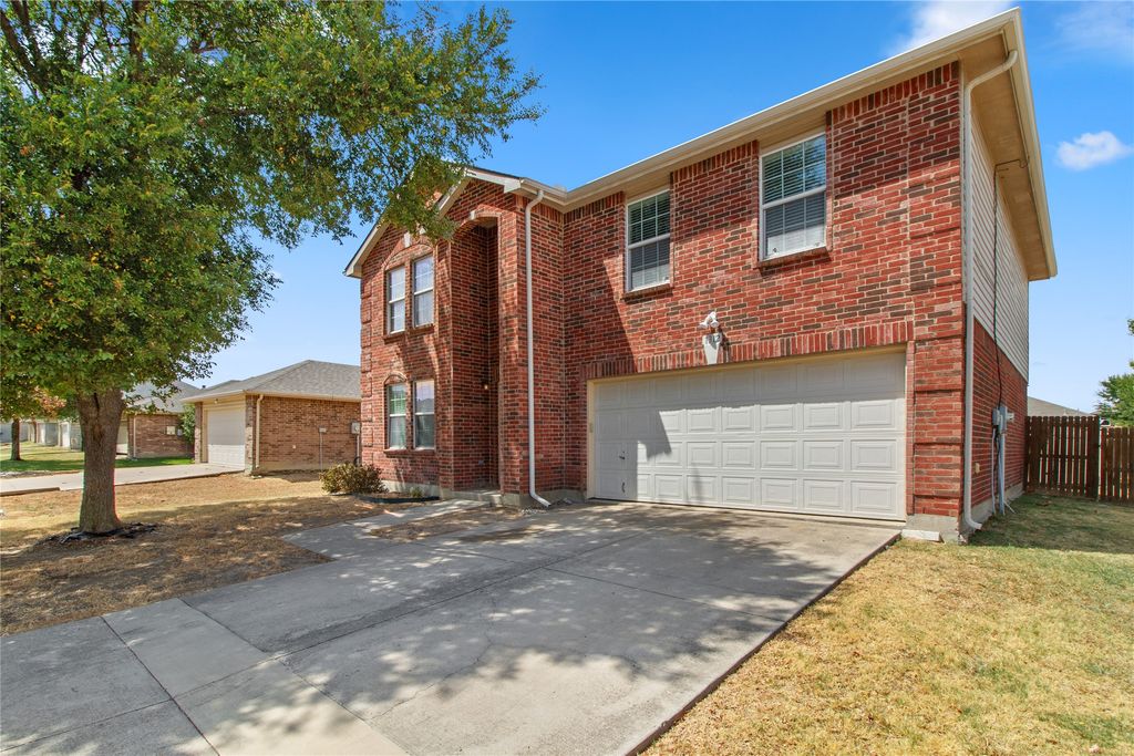 1312 Erin Court, Burleson, TX 76028 — photo 4