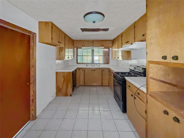 613 22nd Avenue N, Texas City, TX 77590