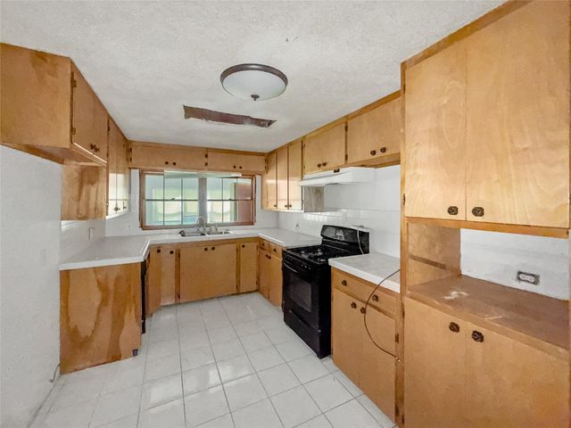 613 22nd Avenue N, Texas City, TX 77590