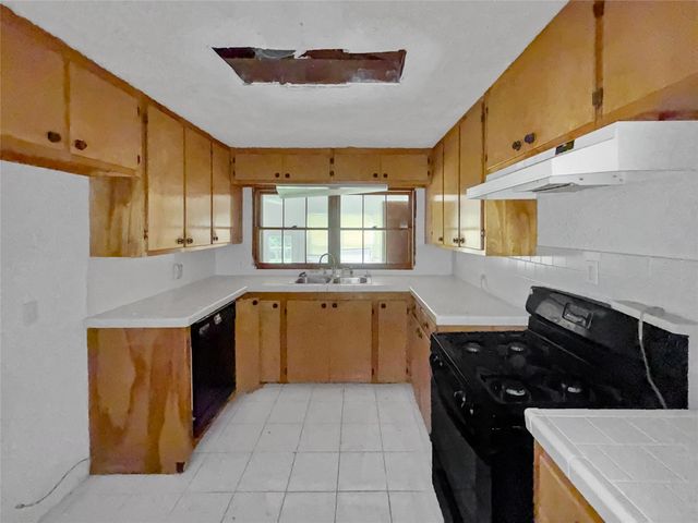 613 22nd Avenue N, Texas City, TX 77590