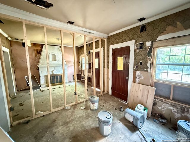 3222 W Martin St, San Antonio, TX 78207