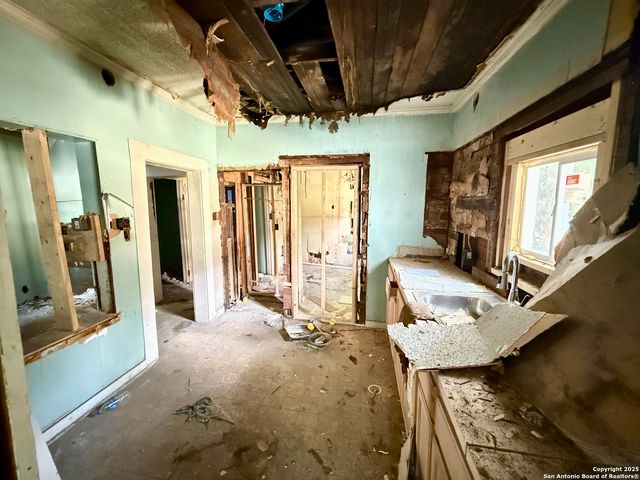 3222 W Martin St, San Antonio, TX 78207