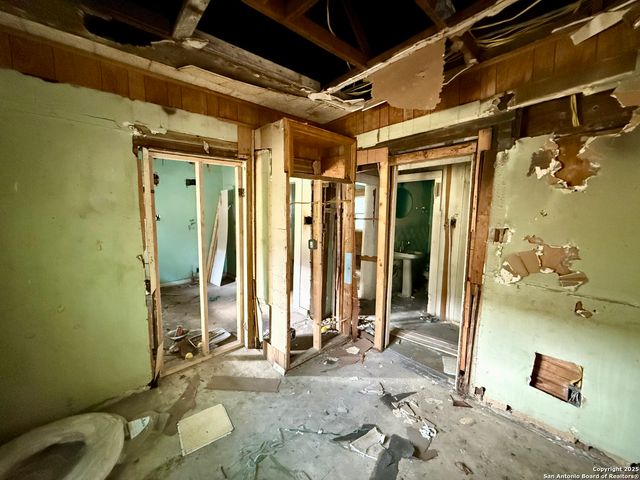 3222 W Martin St, San Antonio, TX 78207