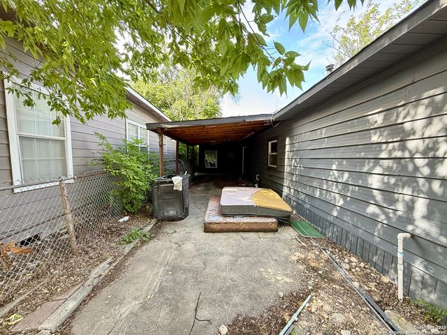 3222 W Martin St, San Antonio, TX 78207