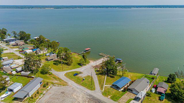 120 Paris Circle, Point Blank, TX 77364