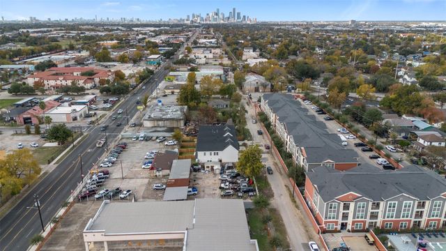 7220 Avenue B, Houston, TX 77011