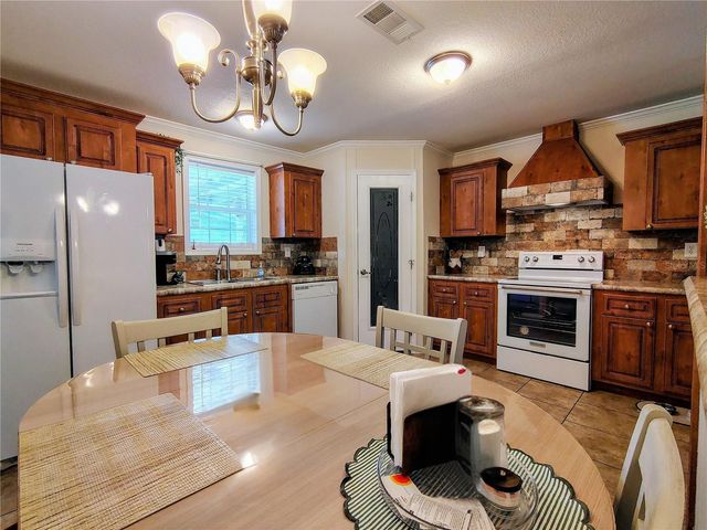 1912 CR 439C, Lake Panasoffkee, FL 33538