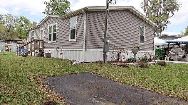 1912 CR 439C, Lake Panasoffkee, FL 33538