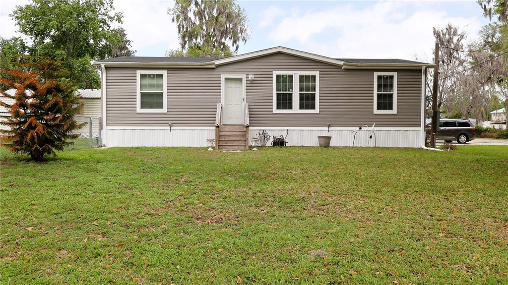 1912 CR 439C, Lake Panasoffkee, FL 33538